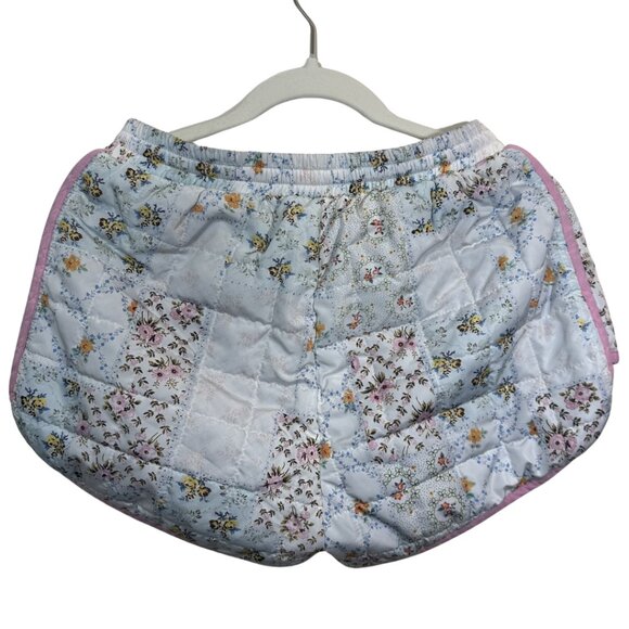 AKIRA Mixed Floral Patchwork Puffer Shorts – Quilted, High Rise, Small - Picture 5 of 5